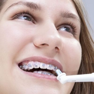 Can the orthodontic patients use the electric toothbrush? Is it better than the ordinary toothbrush using?