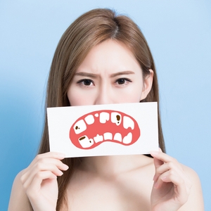 Does decayed tooth cause the halitosis? Are there any methods to prevent and to cure?
